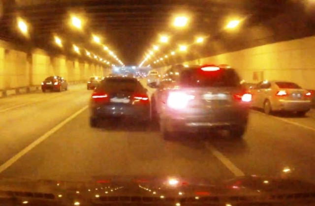 Βίντεο: Απίστευτο τροχαίο σε δρόμο της Μόσχας