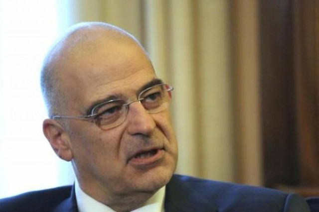 Δένδιας προς Καπερνάρο: Τελικά είναι αλήθεια: Μας… ψεκάζουν!