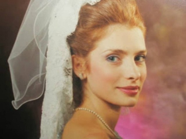 Δείτε φωτογραφίες από τον πρώτο γάμο της Ελένης Μενεγάκη!