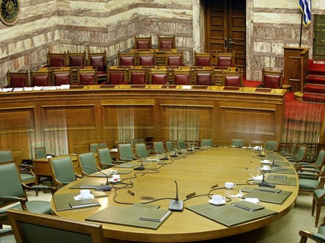 Ποιος θα γλιτώσει από τον ανασχηματισμό;