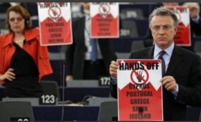 «Κάτω τα χέρια από Ελλάδα, Κύπρο, Ιρλανδία, Ισπανία, Πορτογαλία»