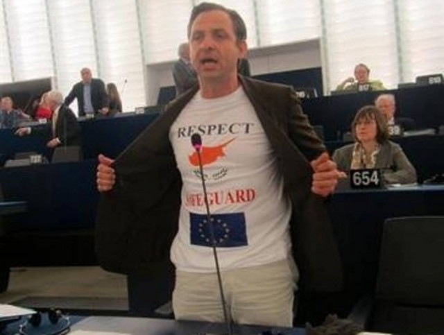 O Χατζημαρκάκης με φανέλα «Σεβασμός στην Κύπρο»!