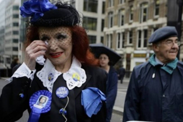 Διxάζει ακόμη και μετά θάνατον η Θάτσερ