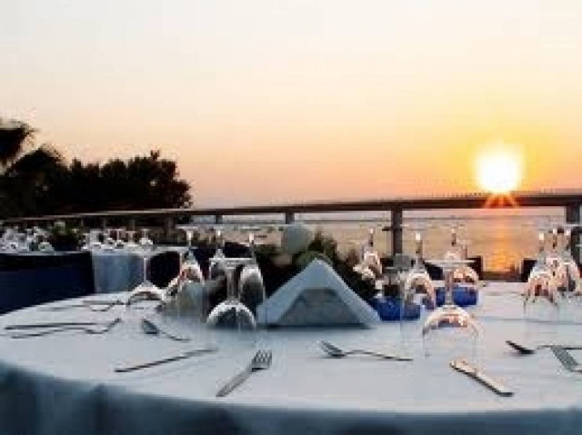 Ερχεται και η μείωση του φόρου στην εστίαση