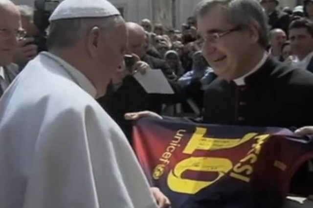 Βίντεο: Ο Μέσι έκανε δώρο στον Πάπα