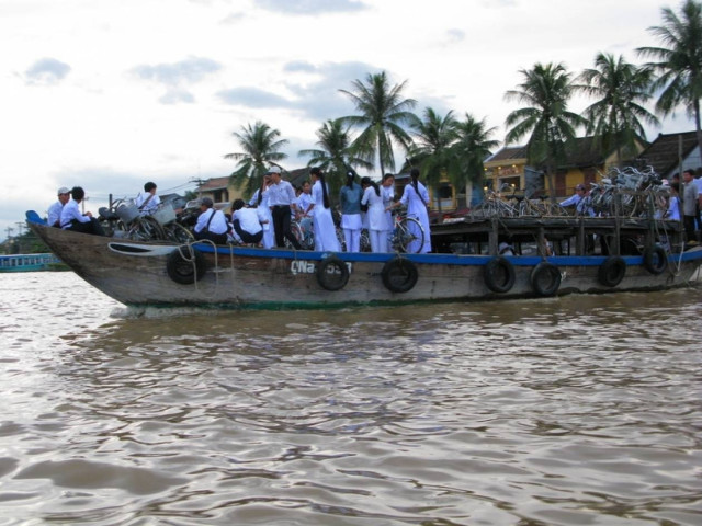 Τραγωδία στο Βιετνάμ - Νεκροί 8 μαθητές από πνιγμό