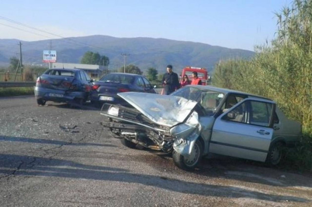 ΠΡΙΝ ΛΙΓΟ: Καραμπόλα στην Εθνική (pics)