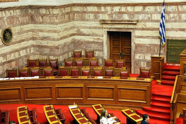 Ανασχηματισμός: Ποιοι μένουν και ποιοι φεύγουν