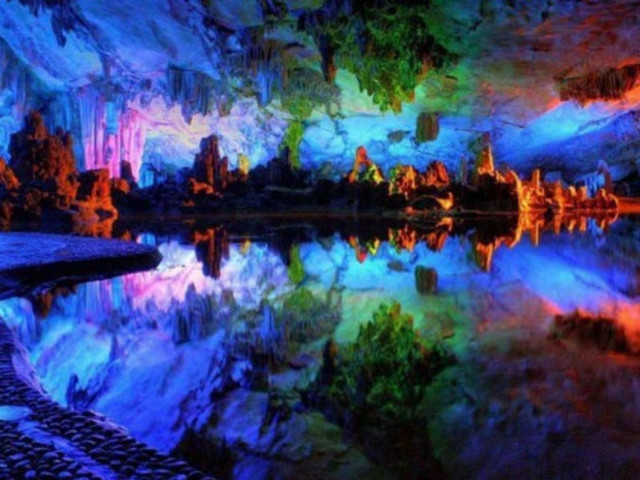 Απίστευτες εικόνες: Το χρωματιστό σπήλαιο!