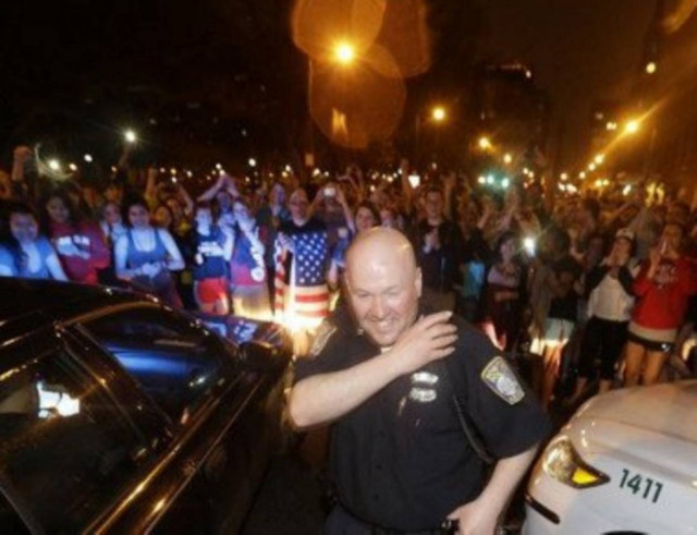 Πανηγύρισαν οι κάτοικοι της Βοστώνης τη σύλληψη του 19χρονου