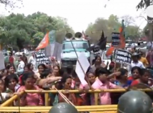 «Ινδία ξύπνα»- Ζητούν τη λήψη μέτρων για τη μάστιγα των βιασμών