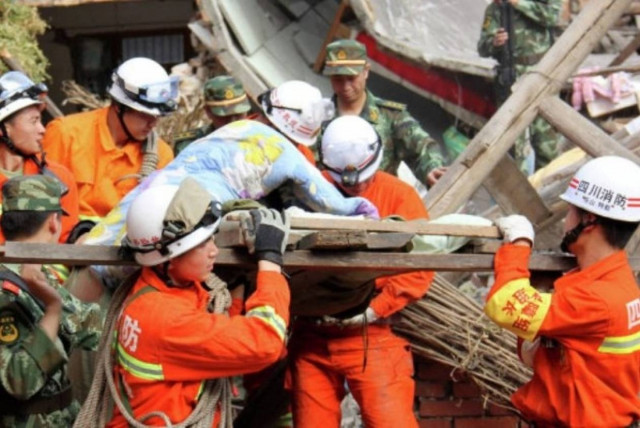 Κίνα: Ψάχνουν στα συντρίμμια για επιζώντες