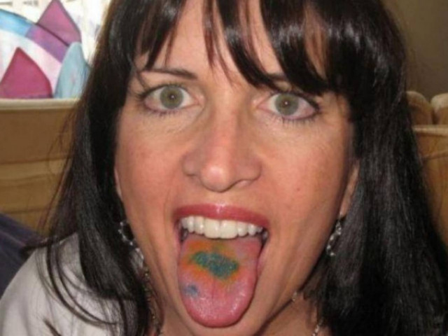 ΑΠΙΣΤΕΥΤΟ: Δείτε τι κάνουν πάνω στις γλώσσες τους!