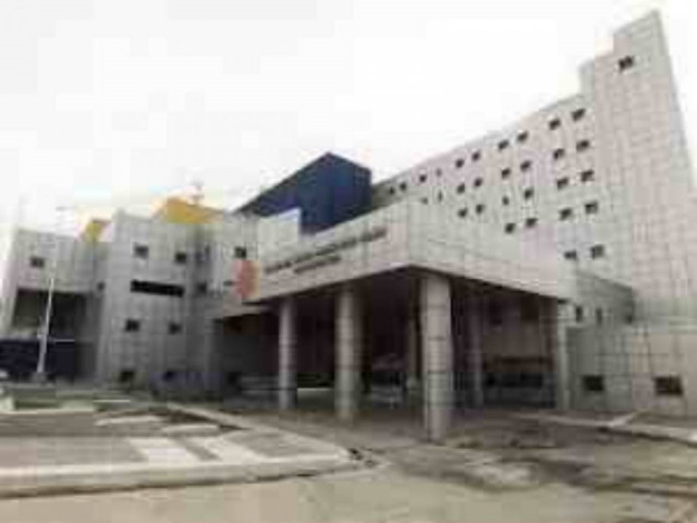 Βόλος: 22χρονος τα έκανε γυαλιά-καρφιά στο Νοσοκομείο