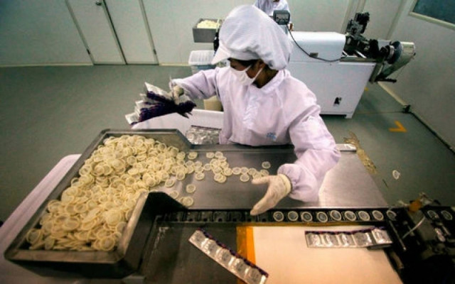 Μοίρασαν τρύπια προφυλακτικά σε οργανώσεις κατά του AIDS