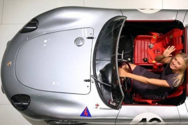 Το δίλημμα του αιώνα: Την Σαράποβα ή την... πόρσε; (photos)