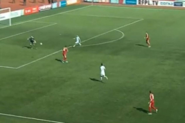 Δείτε: Ο χειρότερος αμυντικός της χρονιάς ήθελε τακουνάκι...