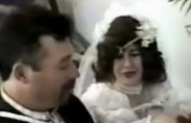 Τυχερός ο γαμπρός: Παίρνει νύφη...με τα ούλα της! (βίντεο)