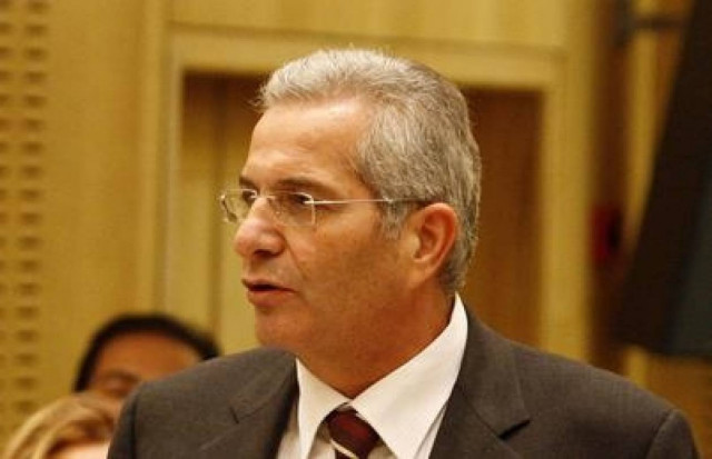 ΑΚΕΛ: Ετοιμάζει σχέδιο για λύση εκτός τρόικας