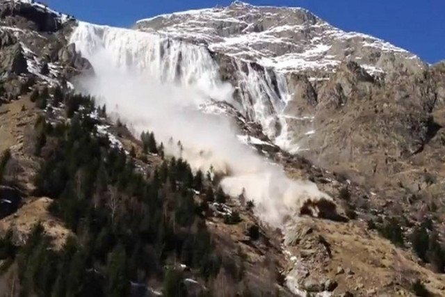 Βίντεο: Πήγαν για αναρρίχηση και κατέγραψαν... κατολίσθηση!