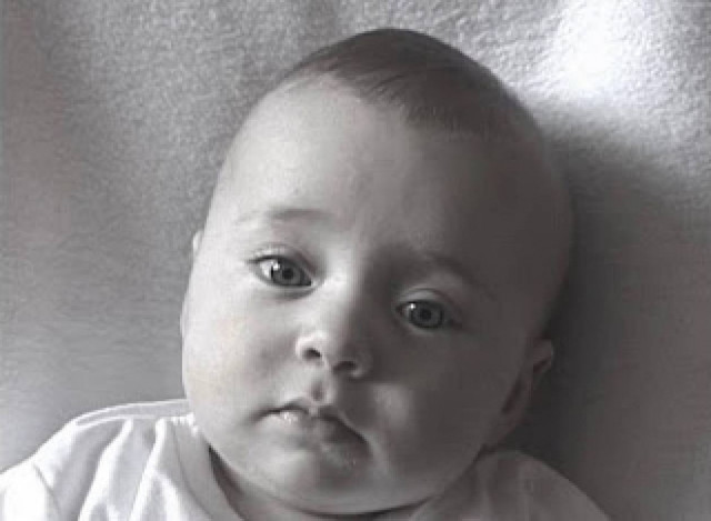 Η εξέλιξη ενός μωρού σε κορίτσι 12 ετών μέσα σε 3 λεπτά