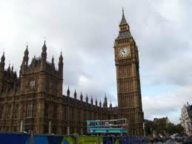 Και οι Βρετανοί τρέχουν στα κοινωνικά παντοπωλεία