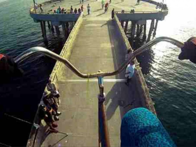 Οδηγώντας το ψηλότερο ποδήλατο στον κόσμο!