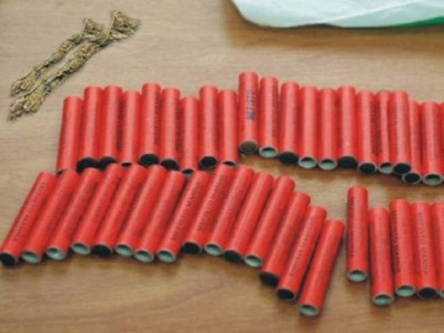 Συνελήφθησαν για παράνομη κατοχή κροτίδων στην Κόρινθο