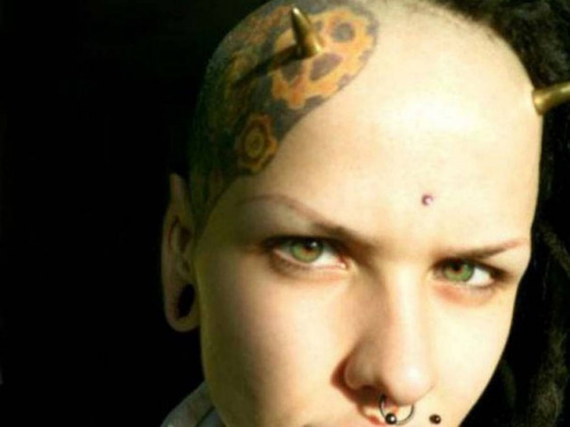 ΕΙΚΟΝΕΣ-ΣΟΚ:Η γυναίκα με τα μεγαλύτερα χείλη στον κόσμο