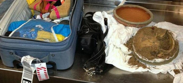 ΣΟΚ: Βρήκαν ανθρώπινο κρανίο και δόντια μέσα σε δοχείο στο αεροδρόμιο!