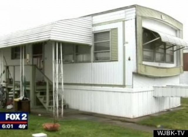 ΦΡΙΚΗ: Ζούσε με ένα πτώμα στον καναπέ του για μήνες