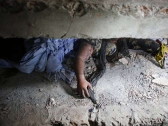 Φόβοι για 15 εγκλωβισμένους μετά από κατάρρευση νοσοκομείου