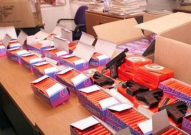 Μπαράζ συλλήψεων – Κατασχέθηκαν 87.274 βεγγαλικά και πυροτεχνήματα