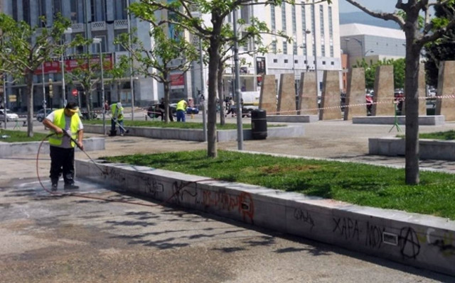 Καθαρίζουν τη Θεσσαλονίκη από γκράφιτι