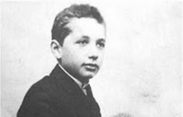 Δε θα πιστέψετε ποιος είναι ο νεαρός της φωτοφραφίας