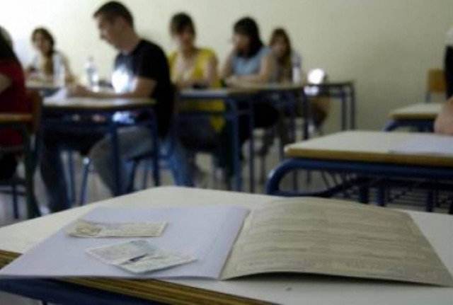 Aπειλούν με απεργίες στις πανελλαδικές οι καθηγητές