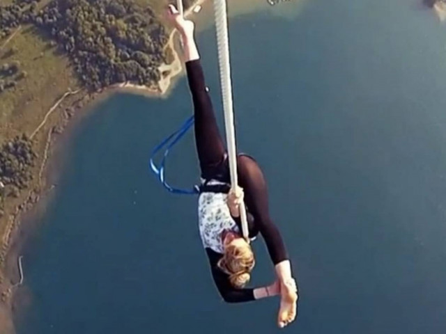 Βίντεο: Απίστευτα ακροβατικά... στον ουρανό