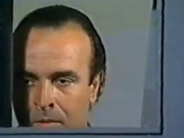 Βίντεο: Όταν απειλούν τον αστυνόμο Θεοχάρη!