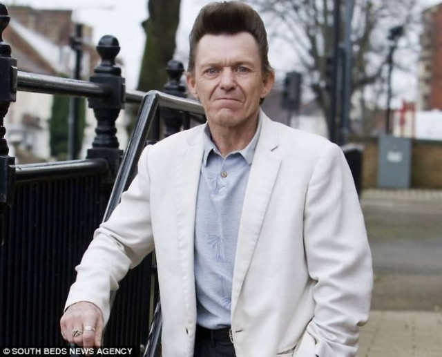 Η γυναίκα του ανακάλυψε τυχαία στο Facebook ότι ήταν...