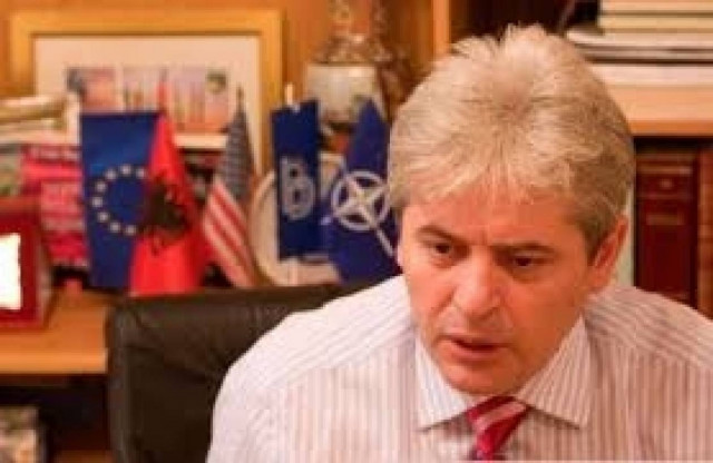 Σκόπια: Ο Αλί Αχμέτι πάει στην Αμερική για λύση στο όνομα