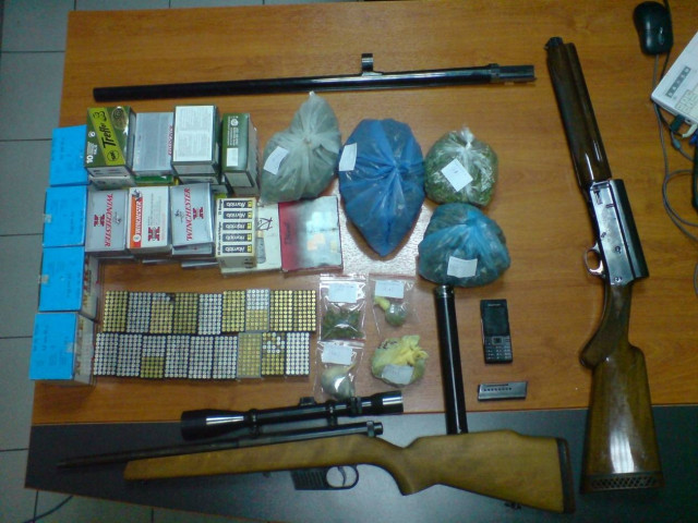 Από τα όπλα στις χειροπέδες