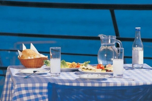 Άμεση μείωση συντελεστή ΦΠΑ στην εστίαση ζητούν οι νησιώτες