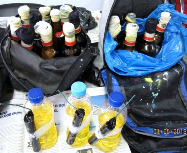 Σακίδια με μολότοφ εντοπίστηκαν μέσα σε φρεάτια στα Εξάρχεια