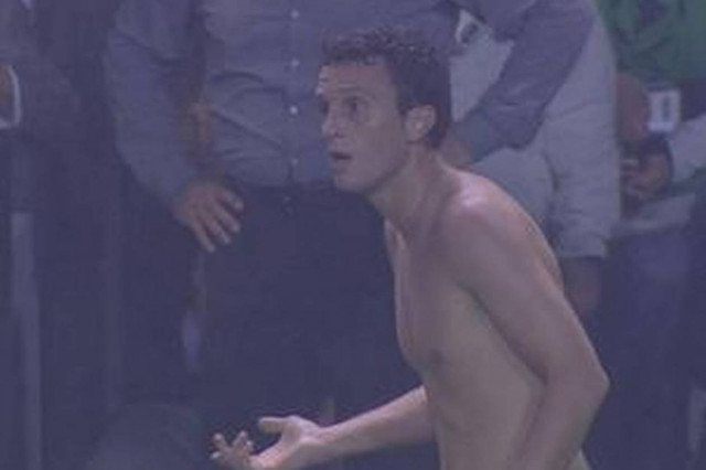 Βίντεο: Πανηγύριζε γκολ που δεν μέτρησε και μετά αποβλήθηκε...