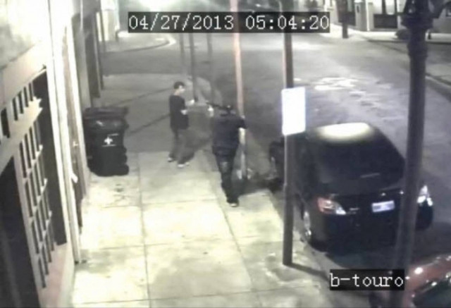 Βίντεο: Πήγε να τον ληστέψει με την απειλή όπλου αλλά...