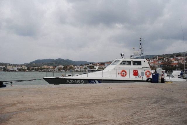 Μεταφορά σωτηρίας για δύο άτομα από τη Σκιάθο