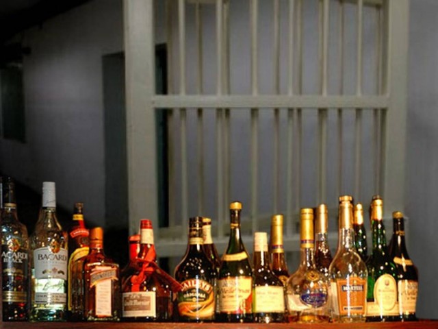 Έκανε το μεταγωγών…μπαρ και ζητάει και τα ρέστα