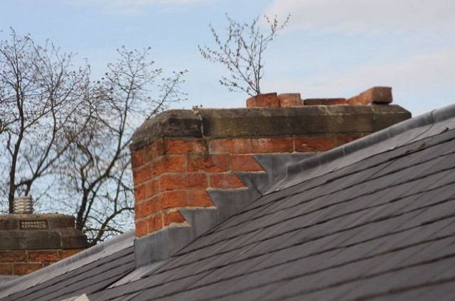 ΣΟΚ: Βρήκαν πτώμα σε αποσύνθεση μέσα σε... καμινάδα