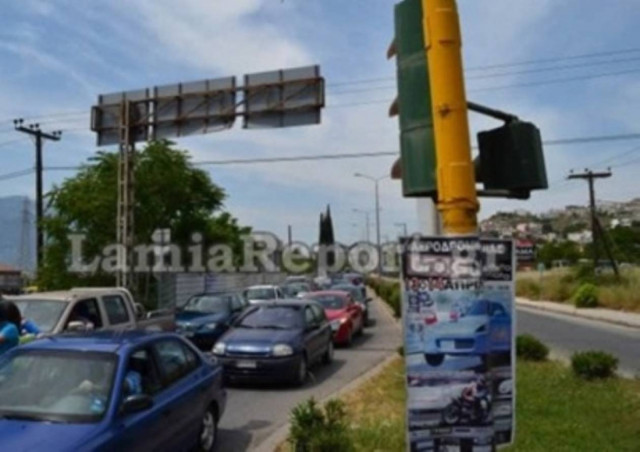 Τεράστιες ουρές από καραμπόλα στην Εθνική στο ύψος της Λαμίας