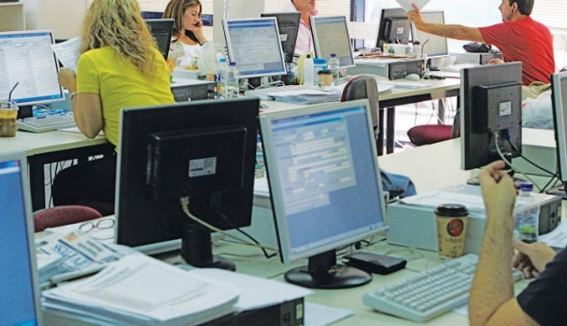 ΣΚΑΝΔΑΛΟ: Έγινε μόνιμος στο δημόσιο στα... 79 του χρόνια!